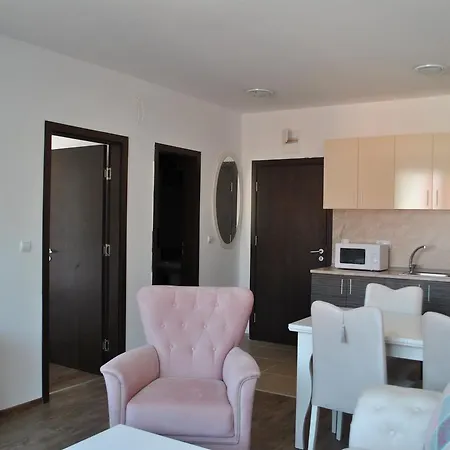 Aria Private Lägenhet Slăntjev Brjag